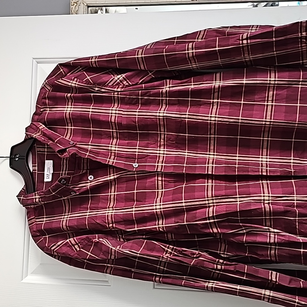 Mens long sleeve Gap shirt